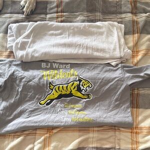 Gray Wildcats Graphic Shirt